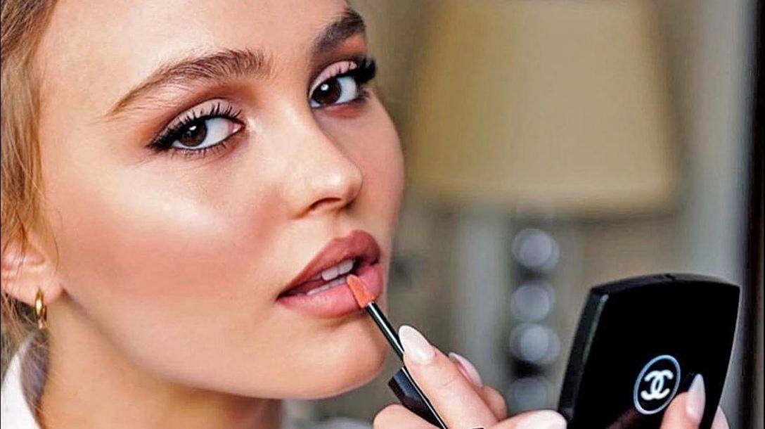 You are currently viewing LilyRose Depp captivates in chanel