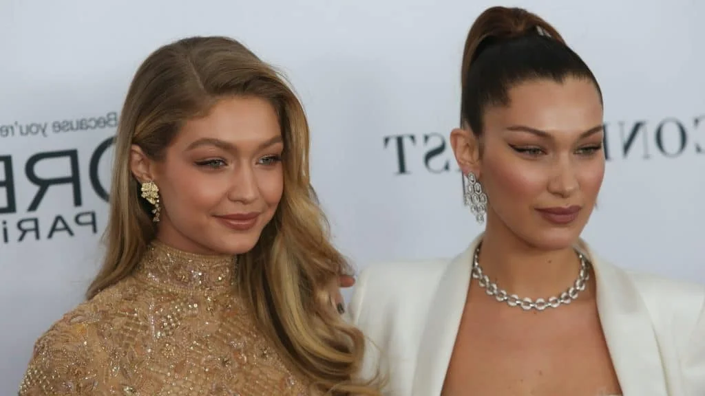 You are currently viewing Gigi and Bella Hadid naked