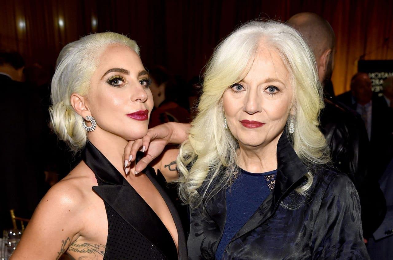 You are currently viewing Lady Gaga: Sacred under the eyes of her mother, the sublime Cynthia Germanotta