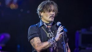 Read more about the article Johnny Depp stuns a crowd at a Jeff Beck concert in England after a defamation trial.