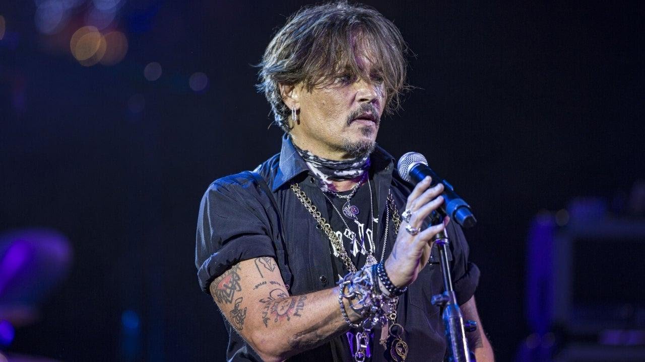 You are currently viewing Johnny Depp stuns a crowd at a Jeff Beck concert in England after a defamation trial.