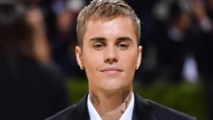 Read more about the article Justin Bieber revealed that he has facial paralysis  it has been hospitalized with Ramsay Hunt syndrome, according to reports.