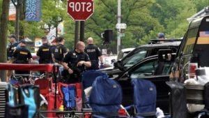 Read more about the article Live updates on the Highland Park mass shooting: 6 dead during the Fourth of July parade, no suspect in custody