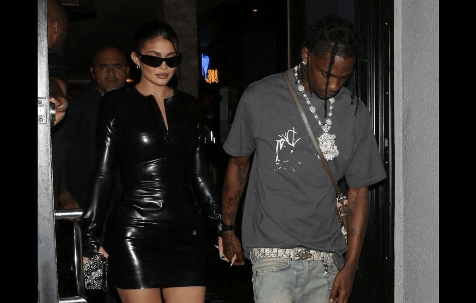 You are currently viewing Kylie Jenner shows off her curves for a romantic date