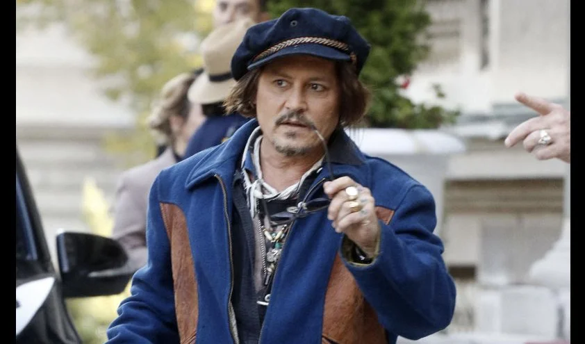 You are currently viewing Johnny Depp in a relationship with a beautiful English?