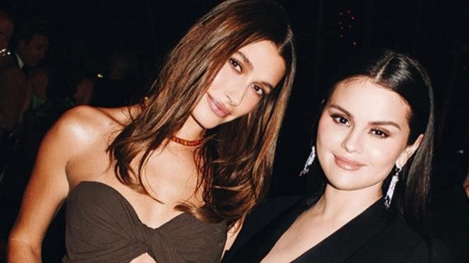 You are currently viewing Hailey Bieber and Selena Gomez: Tactile and accomplices.
