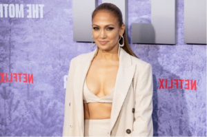 Read more about the article Jennifer Lopez in XXL neckline