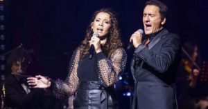 Read more about the article Chimène Badi: Canon in a leather mini-skirt next to Dany Brillant