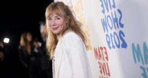 Read more about the article Julie Depardieu doubly Caesarized  A bad moment with her father in the room…