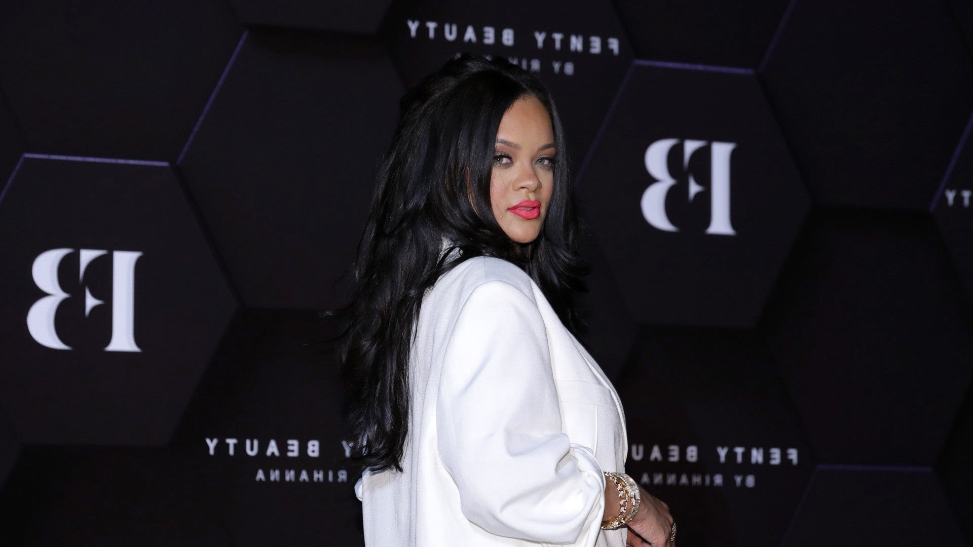 You are currently viewing Rihanna, JAYZ and Kanye West make Forbes’ list of billionaires.