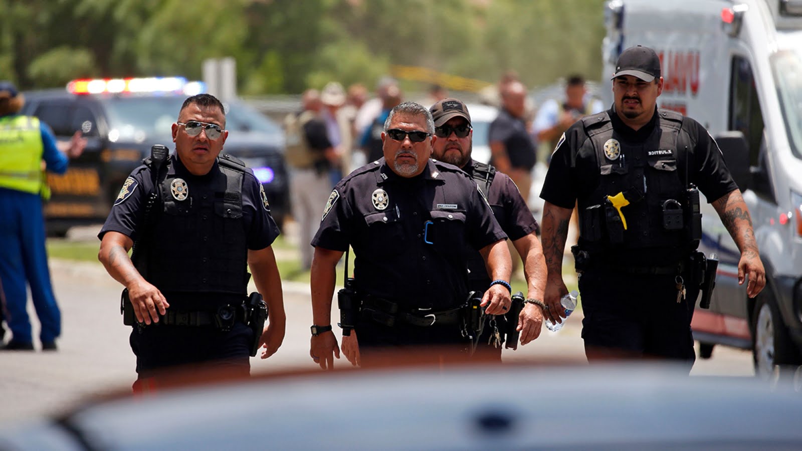 You are currently viewing After a shooting at a Texas elementary school, at least 14 pupils and one teacher were killed.