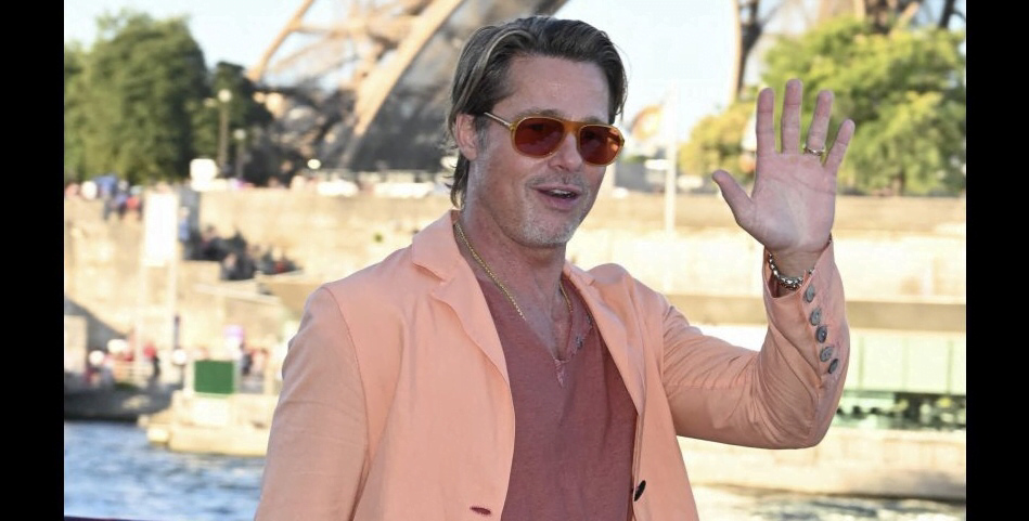 You are currently viewing Brad Pitt surprises in a salmon pink suit alongside ultra-sexy