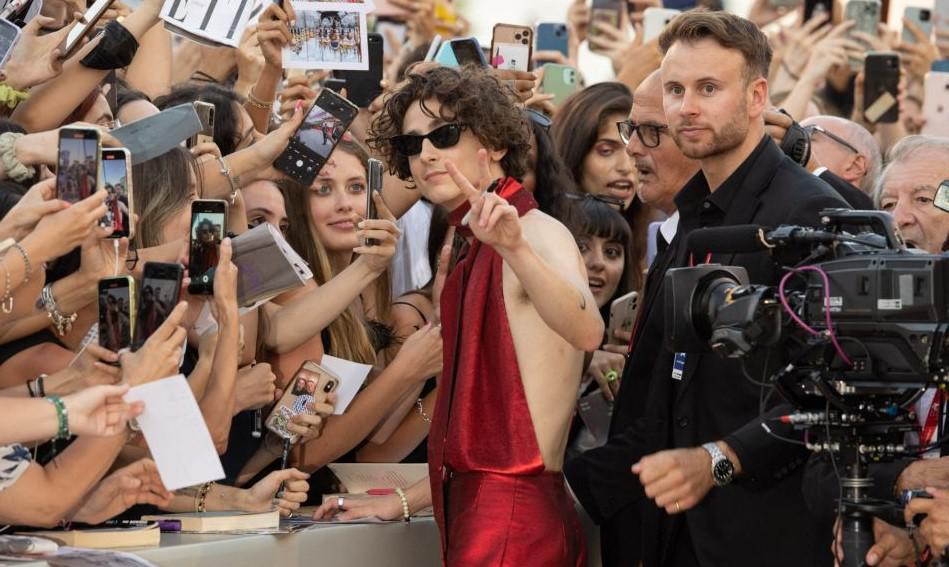 You are currently viewing Timothée Chalamet : breaks the codes on the red carpet.