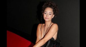 Read more about the article Lena Situations fan of the heels/socks combo facing Ashley Graham