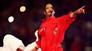 Read more about the article Rihanna Reveals She’s Pregnant At Super Bowl Halftime